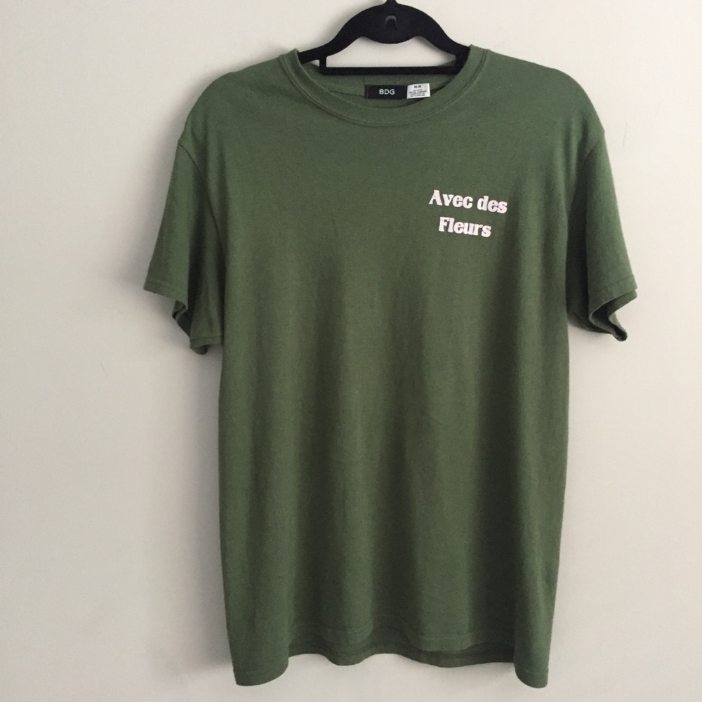 SOLD! URBAN OUTFITTERS AVEC FLEURS GRAPHIC T-SHIRT - Picture 2 of 7